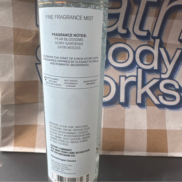 Bath & Body Works Dressed in White Fragrance Body Mist Spray 8oz NEW - Picture 4 of 4